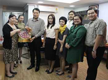 อาจารย์เนตรนภา เหลืองสอาด
หัวหน้าสาขาวิชาการจัดการโรงเเรมและธุรกิจที่พัก
ฯ มอบกระเช้าเเละอวยพรปีใหม่
เเด่ผู้ช่วยศาสตราจารย์ ดร.นิพนธ์
ศศิธรเสาวภา
คณบดีคณะมนุษยศษสตร์และสังคมศาสตร์
เนื่องในโอกาสปีใหม่ 2561