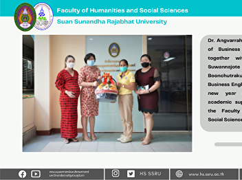 Lecturers of Business English program
gave a new year gift baskets to academic
support personnel