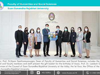 Assoc. Prof. Dr.Nipon Sasithornsaowapa,
Dean of Faculty of Humanities and Social
Sciences, includes the executive board
and faculty members and staff present
the gift basket