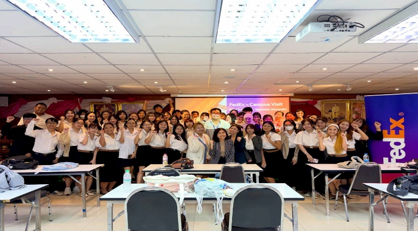 ภาพหมู่กิจกรรม Career Talk FedEx