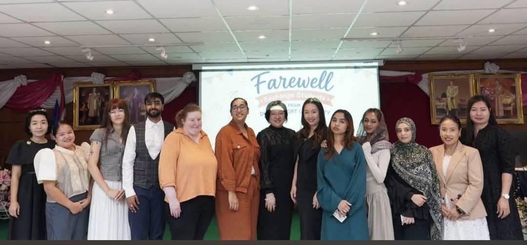 ภาพหมู่กิจกรรม Farewell Reception