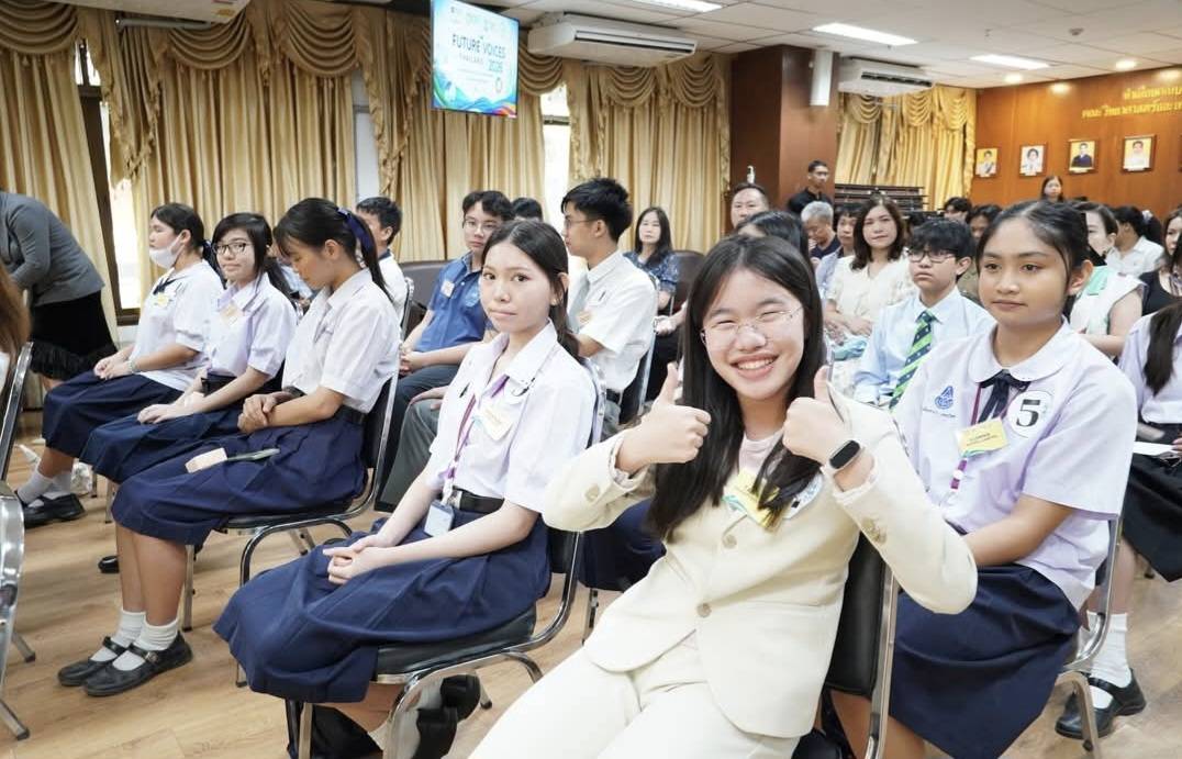 เยาวชนผู้เข้าร่วมการแข่งขันสุนทรพจน์ภาษาอังกฤษ