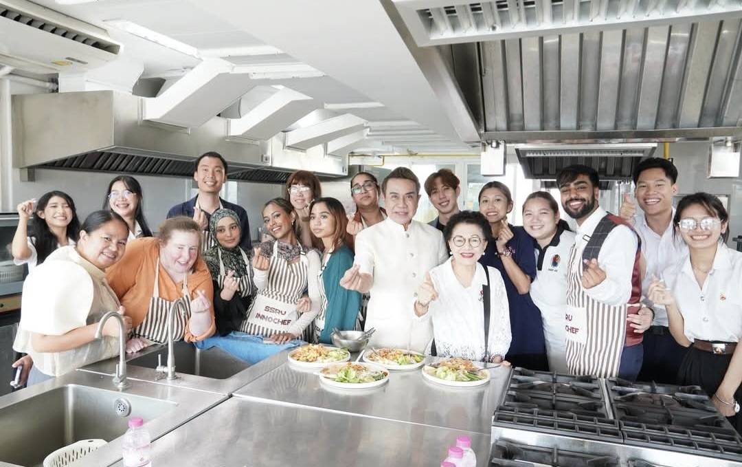 บรรยากาศการสร้างความสัมพันธ์กับนักศึกษา
DMU
